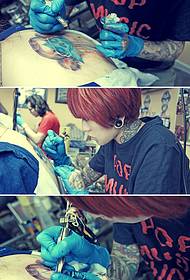 Werom kreative skull-tatoeinscène