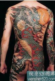 Man back animal auspiciosa bestia tatuaggio unicornu