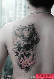 A na-ekerịta azụ tattoo Buddha lotus site na igbu egbugbu