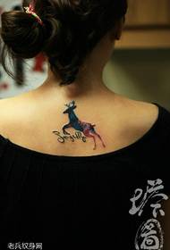 motif de tatouage lettre antilope étoilé couleur arrière