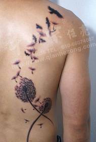 Машки грб со стилска тетоважа шема на глуварче