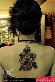 Meisje werom populêr pop cross tattoo-patroan
