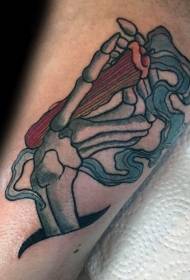 Braço velho gênero cor crânio mão tatuagem padrão