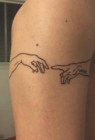 Minimalistische lijn tattoo mannenhand arm op zwarte hand tattoo foto