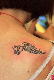 Spectacle de tatouage, recommander un tatouage aile arrière