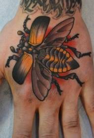 Braț cu model de tatuaj de insecte portocalii