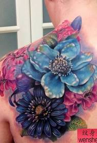Tattoo show -kuva suositteli olkapään väri-kukkatatuointikuviota
