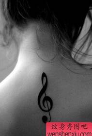 Malá svieža žena späť hudbu totem tetovanie funguje