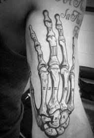 Big arm carving styl swart skedel hand tattoo patroon