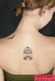 Patrón de tatuaje en la espalda: patrón de tatuaje en la jaula de pájaro