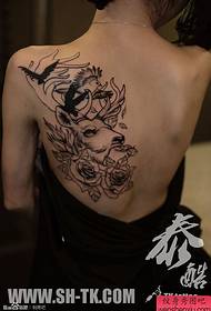 Patrón de tatuaxe de rosa de gansos de unicornio