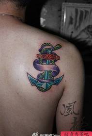 Beliebtes Pop Anker Tattoo Muster auf der Rückseite
