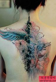 U tatuu di donna creativa splash tinta spalma funziona