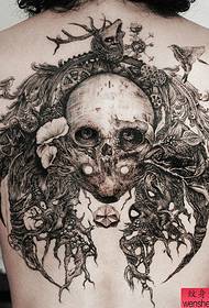 craniu di una donna schjachja mudellu di tatuaggi