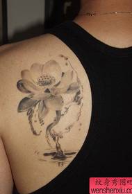 Guttebak svartgrå lotusblomst etter tatoveringsmønster for utvinning