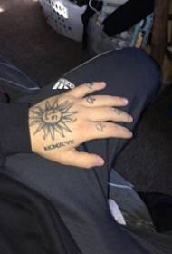 Татуировка на слънчев тотем, мъжки тотем, снимка татуировка на слънце тотем