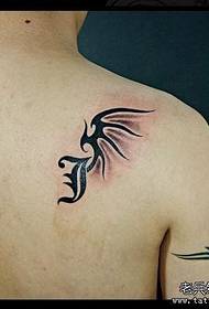 Mga pattern ng male back character na totem tattoo na totem