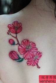 Прекрасан и диван цвјетни узорак тетоважа за дјечаке