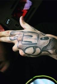 Foto di tatuaggi fatti a mano con pistole da donna di colore vintage fatti a mano