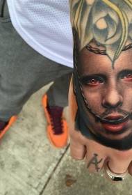Tatuaje de retrato de estilo misterioso hombre colorido misterioso retrato