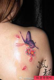 Kobiece dziewczyny ramiona popularne piękny wzór motyla tatuaż wiśni