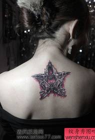 Beauty back bat pentagram tatoveringsmønster