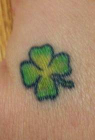 ຮູບແບບ tattoo clover ສີ່ໃບນ້ອຍໆ