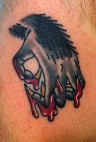 Нога стариот училишен стил боја крвава тетоважа на волк