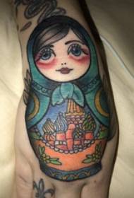 Голем око кукла за тетоважи девојка рака големо око кукла слика за тетоважа