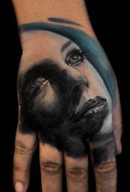 Modello tatuaggio colorato bellezza ritratto a mano