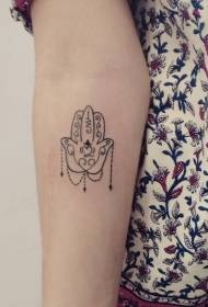Splendido modello di tatuaggio a mano Fatima di piccole dimensioni in bianco e nero