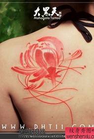 En flickas rygg vackra bläckmålning lotus tatuering mönster