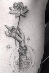 European and American calf tattoos, male calf, hand and lotus tattoo pictures