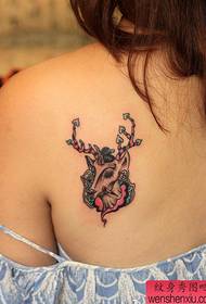 Tattoo show, priporočite ženski vzorec tatoo hrbta