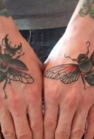 Käsi takaisin musta hyönteinen tatuointi malli