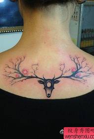 Ang bukobuko sa batang babaye usa pa nga sikat nga sumbanan sa sika deer tattoo