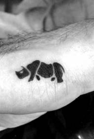 Model de tatuaj de rinocer minimalist, de casă, realizat manual