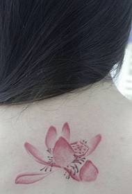 pola tato teratai wanita