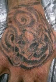 Rokas biedējošas vētras briesmonis tetovējums modelis