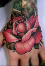 Leuke roze roos-tatoeage op de rug van de hand