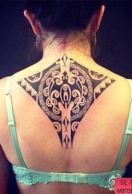 Tóstálann bean treibhe oibreacha tattoo ar ais