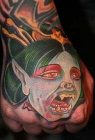 Leungeun warna vampir awéwé nyanghareupan pola tattoo kartun