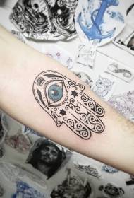 Aarm schwaarz Fatima Hand mat bloe Aen Tattoo Muster
