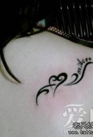 Mazs, svaigs muguras sirds formas totēma tetovējums darbojas