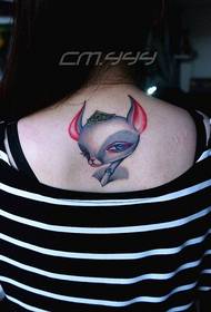 Roztomilý mák tetování vzor na zádech dívky