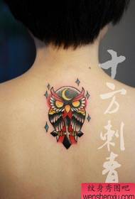 Симпатичан леђни облик сове тетоваже за леђа