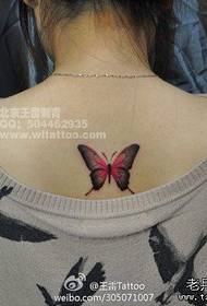 Model i tatuazhit me flutur të bukur me ngjyra të pasme