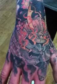 Foršs rokas multfilmas dēmona samuraju ķiveres tetovējums