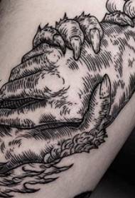 Braccia dello scolaro su linee astratte nere immagine del tatuaggio della palma della stretta di mano
