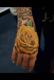 Color tatuatge realista patró de tatuatge a la part posterior de la mà